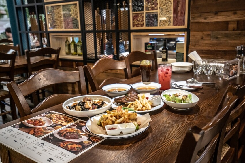 大江國際購物中心Metro walk～桃園青埔必逛購物中心，2023情人節餐廳推薦、桃園賀歲市集一定要帶全家來逛逛