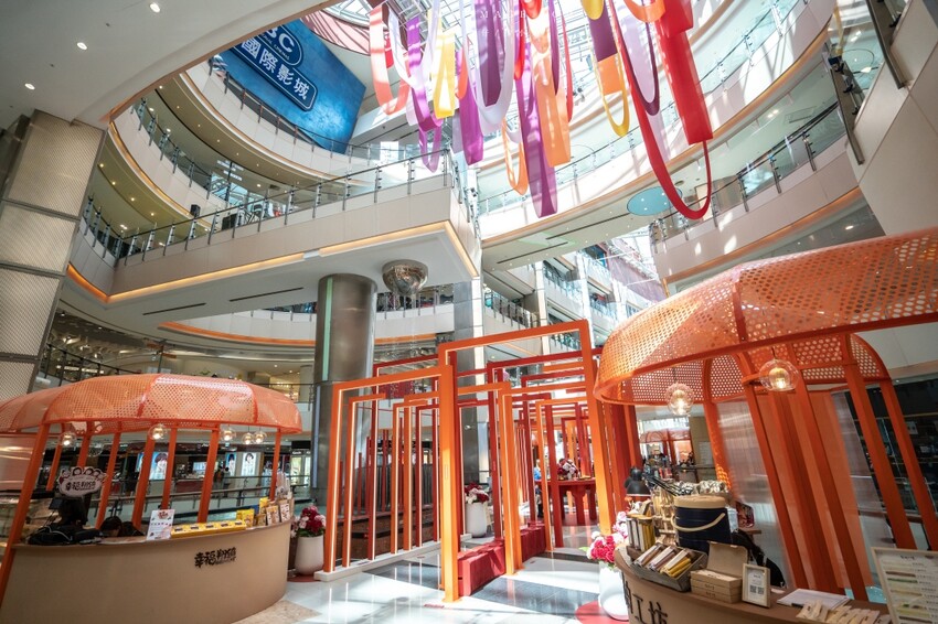 大江國際購物中心Metro walk～桃園青埔必逛購物中心，2023情人節餐廳推薦、桃園賀歲市集一定要帶全家來逛逛