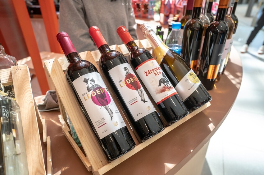 大江國際購物中心Metro walk～桃園青埔必逛購物中心，2023情人節餐廳推薦、桃園賀歲市集一定要帶全家來逛逛