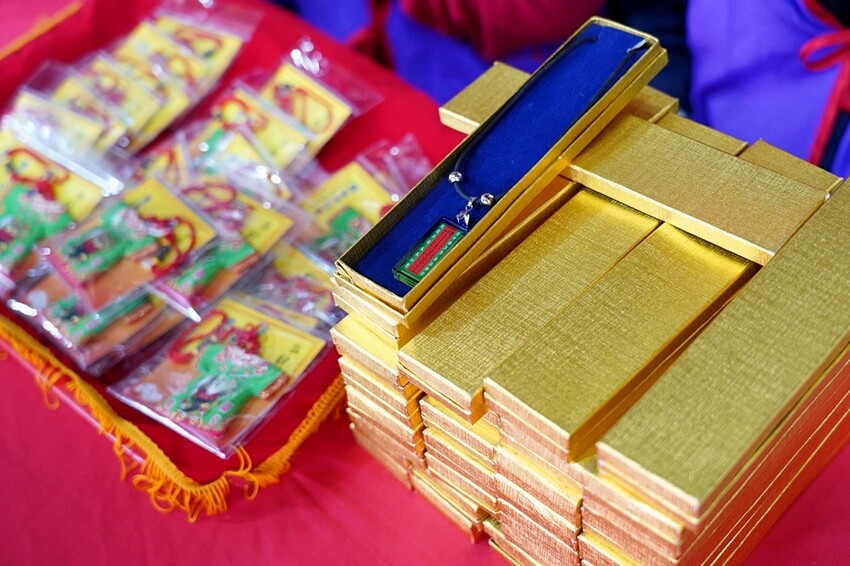 台中少見頂級超跑一字排開！過火祈福超熱鬧，還可以近距離合照