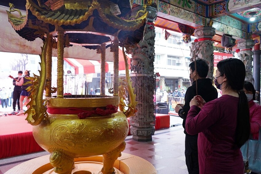 台中少見頂級超跑一字排開！過火祈福超熱鬧，還可以近距離合照
