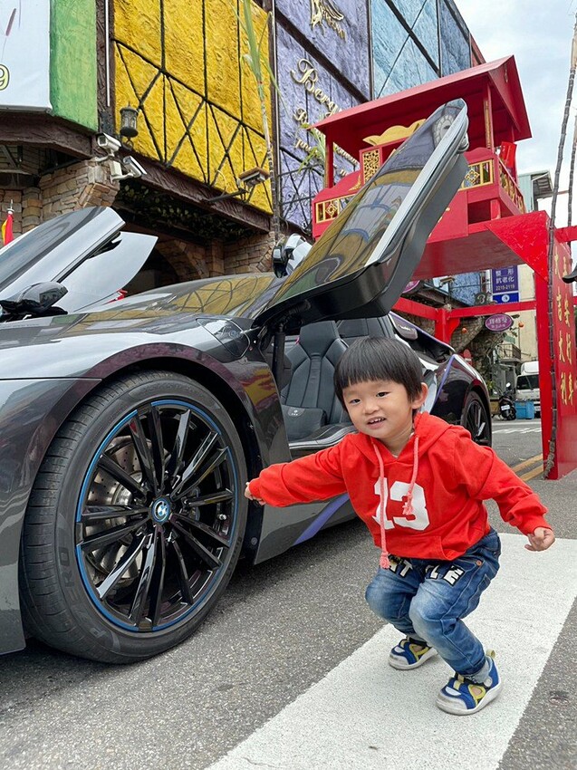 台中少見頂級超跑一字排開！過火祈福超熱鬧，還可以近距離合照