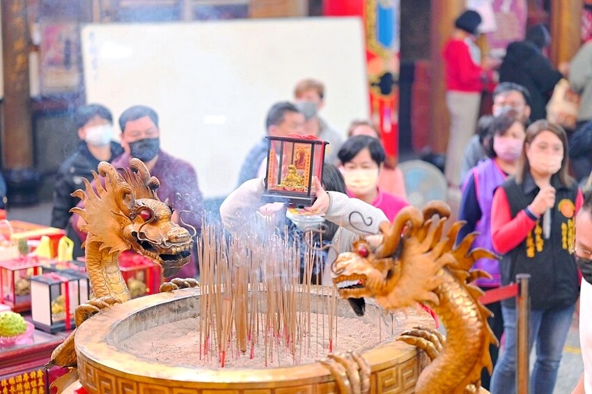 台中少見頂級超跑一字排開！過火祈福超熱鬧，還可以近距離合照