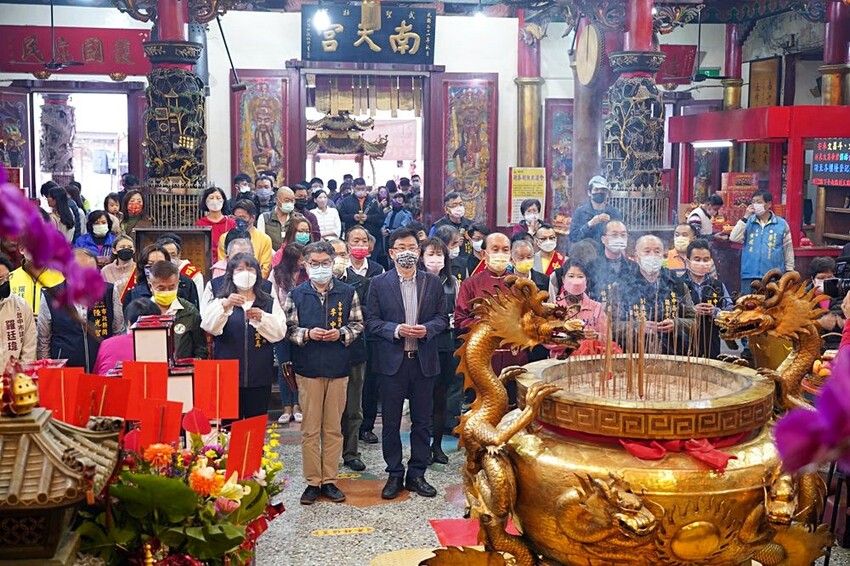 台中少見頂級超跑一字排開！過火祈福超熱鬧，還可以近距離合照