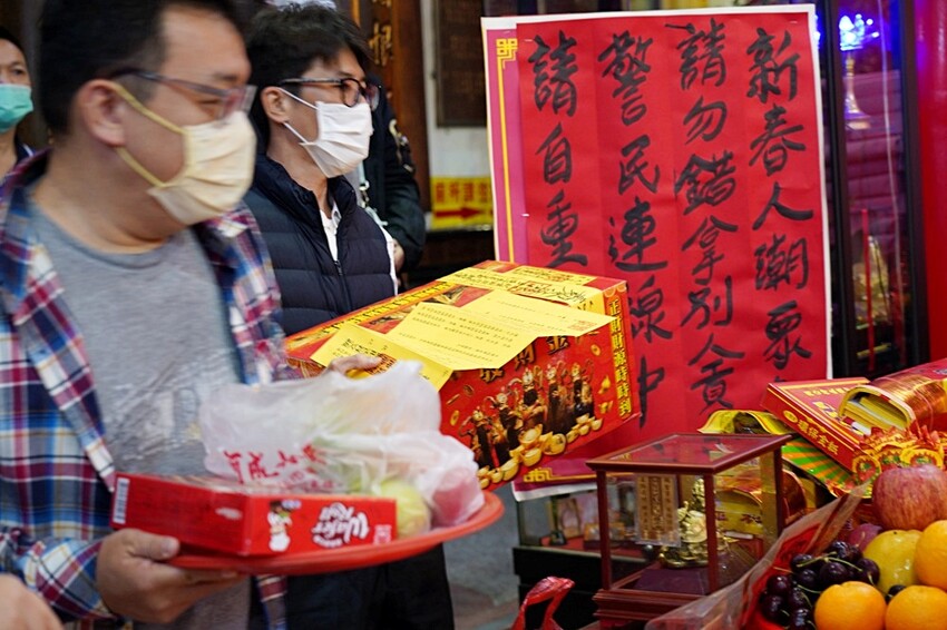 台中少見頂級超跑一字排開！過火祈福超熱鬧，還可以近距離合照