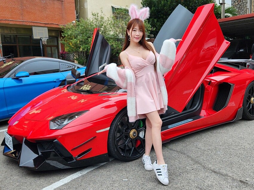 台中少見頂級超跑一字排開！過火祈福超熱鬧，還可以近距離合照