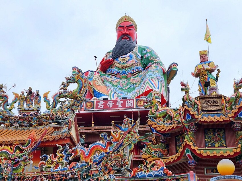 台中少見頂級超跑一字排開！過火祈福超熱鬧，還可以近距離合照