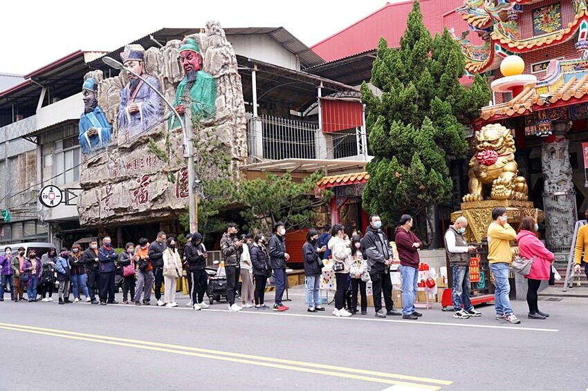 台中少見頂級超跑一字排開！過火祈福超熱鬧，還可以近距離合照