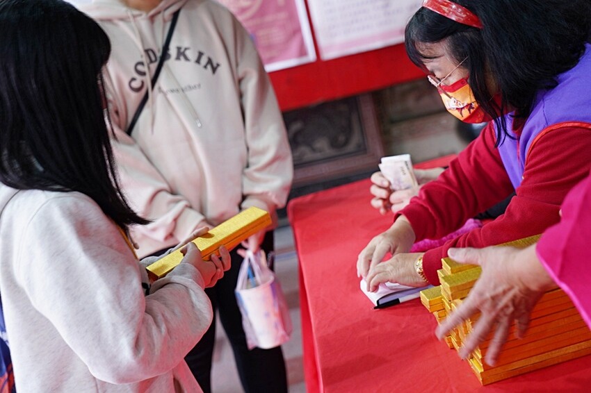 台中少見頂級超跑一字排開！過火祈福超熱鬧，還可以近距離合照