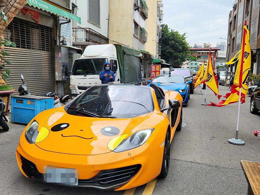 台中少見頂級超跑一字排開！過火祈福超熱鬧，還可以近距離合照
