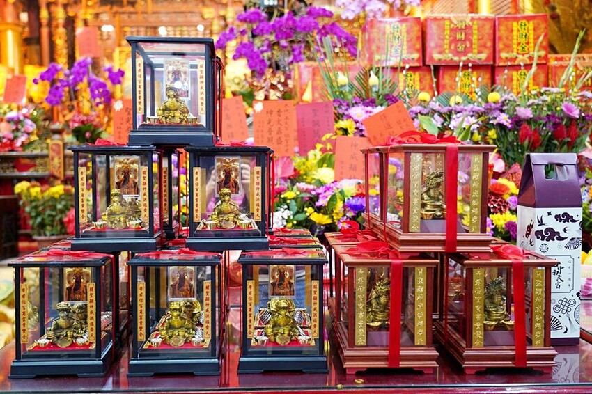 台中少見頂級超跑一字排開！過火祈福超熱鬧，還可以近距離合照