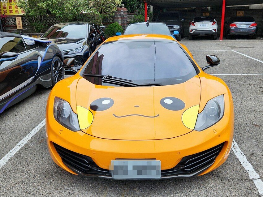 台中少見頂級超跑一字排開！過火祈福超熱鬧，還可以近距離合照