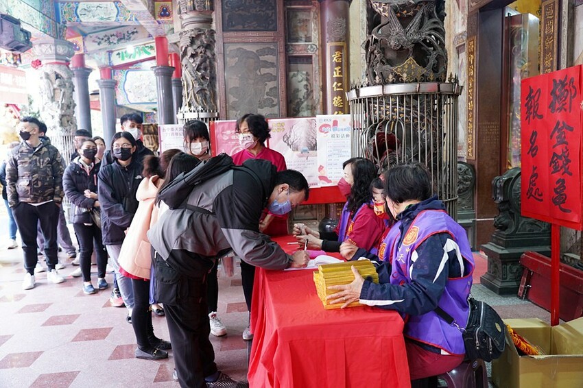 台中少見頂級超跑一字排開！過火祈福超熱鬧，還可以近距離合照
