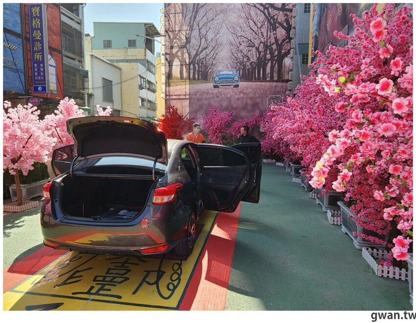 台中少見頂級超跑一字排開！過火祈福超熱鬧，還可以近距離合照