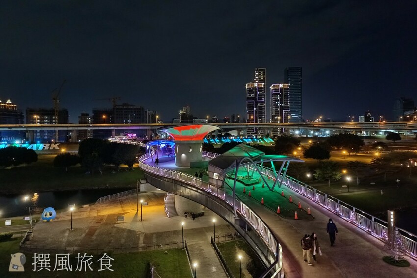 「2023新北燈會」兔來運轉360度旋轉主燈還會眨眼睛！早上熊猴森晚上逛燈會！