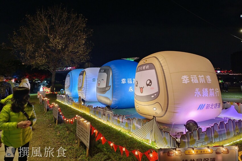 「2023新北燈會」兔來運轉360度旋轉主燈還會眨眼睛！早上熊猴森晚上逛燈會！