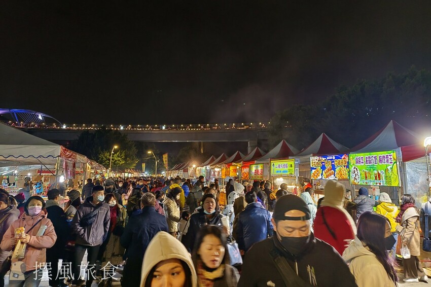 「2023新北燈會」兔來運轉360度旋轉主燈還會眨眼睛！早上熊猴森晚上逛燈會！