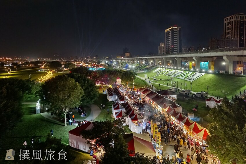 「2023新北燈會」兔來運轉360度旋轉主燈還會眨眼睛！早上熊猴森晚上逛燈會！