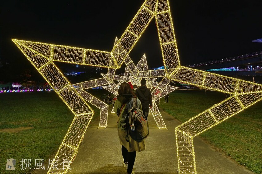 「2023新北燈會」兔來運轉360度旋轉主燈還會眨眼睛！早上熊猴森晚上逛燈會！