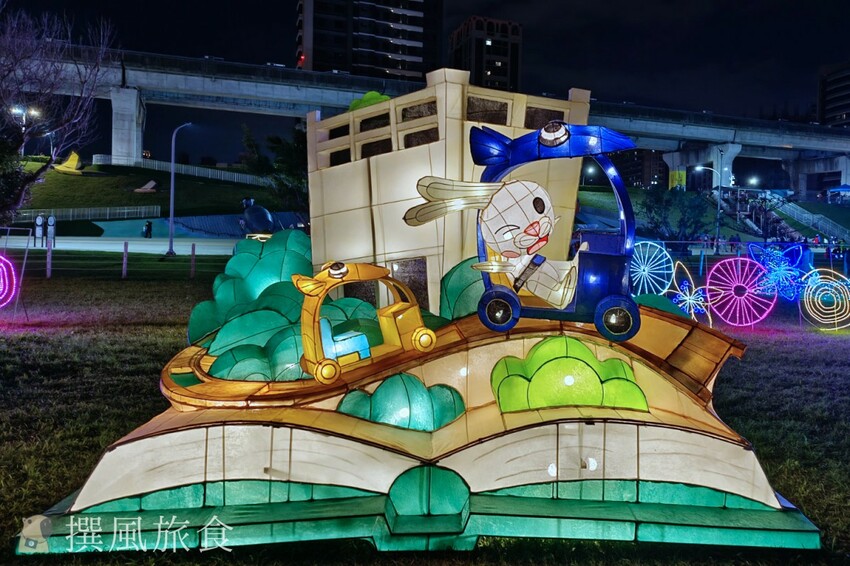 「2023新北燈會」兔來運轉360度旋轉主燈還會眨眼睛！早上熊猴森晚上逛燈會！