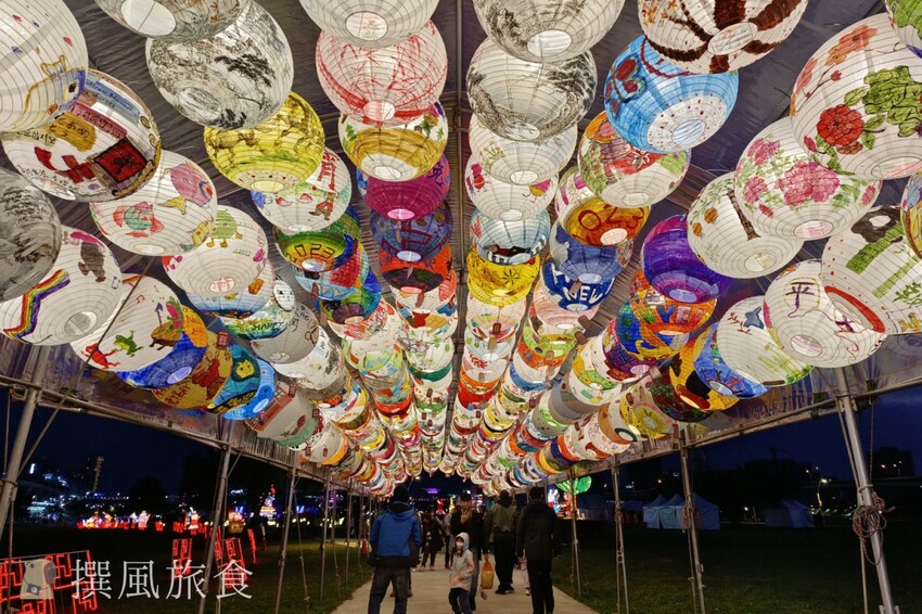 「2023新北燈會」兔來運轉360度旋轉主燈還會眨眼睛！早上熊猴森晚上逛燈會！