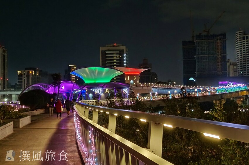 「2023新北燈會」兔來運轉360度旋轉主燈還會眨眼睛！早上熊猴森晚上逛燈會！