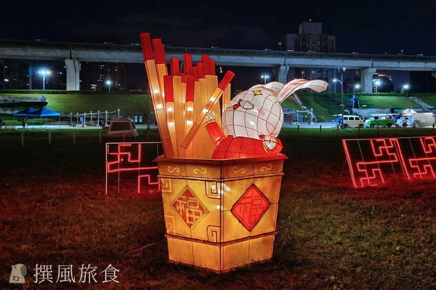 「2023新北燈會」兔來運轉360度旋轉主燈還會眨眼睛！早上熊猴森晚上逛燈會！