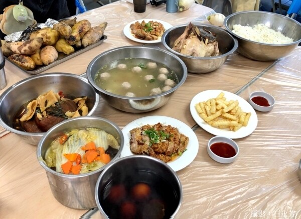 沙發后花園，公益團體、親子旅遊餐廳–焢窯／輕旅行／食農教育。