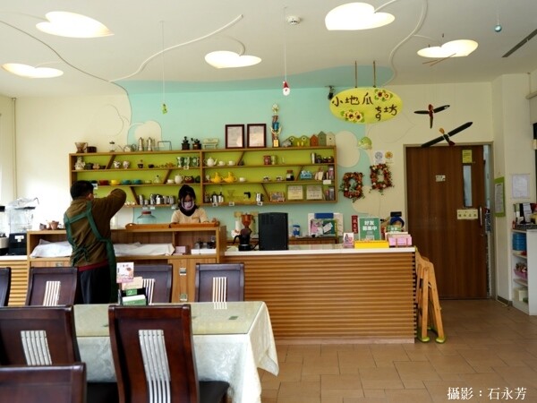 沙發后花園，公益團體、親子旅遊餐廳–焢窯／輕旅行／食農教育。