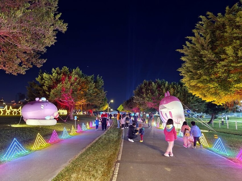 【2023新北燈會】8米高主燈太空兔超好拍!含交通停車、展演資訊!