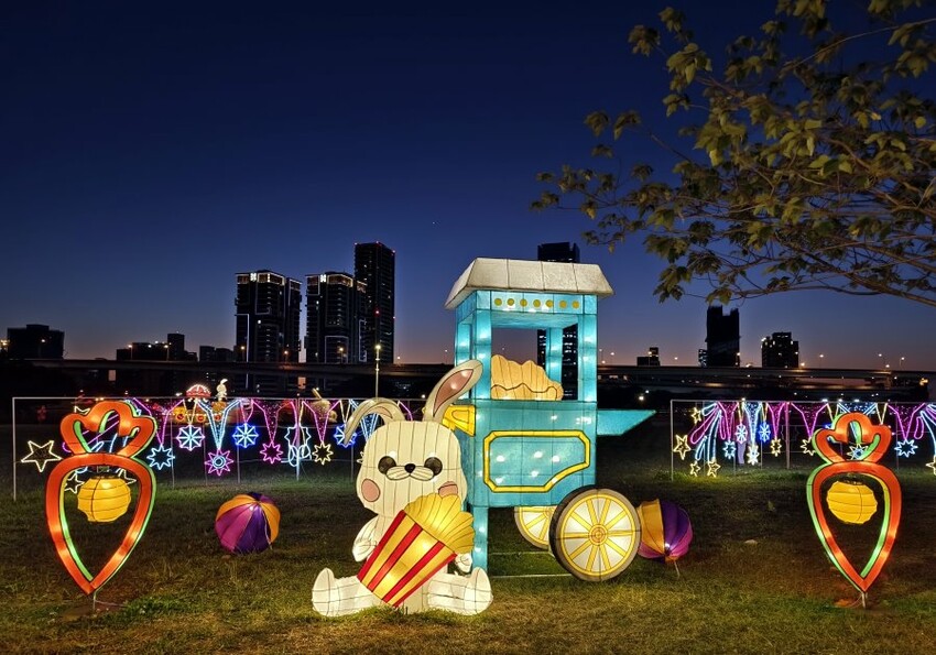 【2023新北燈會】8米高主燈太空兔超好拍!含交通停車、展演資訊!