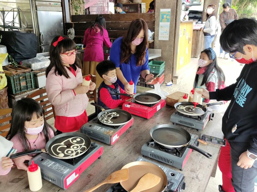 【台北內湖】東林草莓園．採草莓+果醬DIY+手繪鬆餅超促咪!