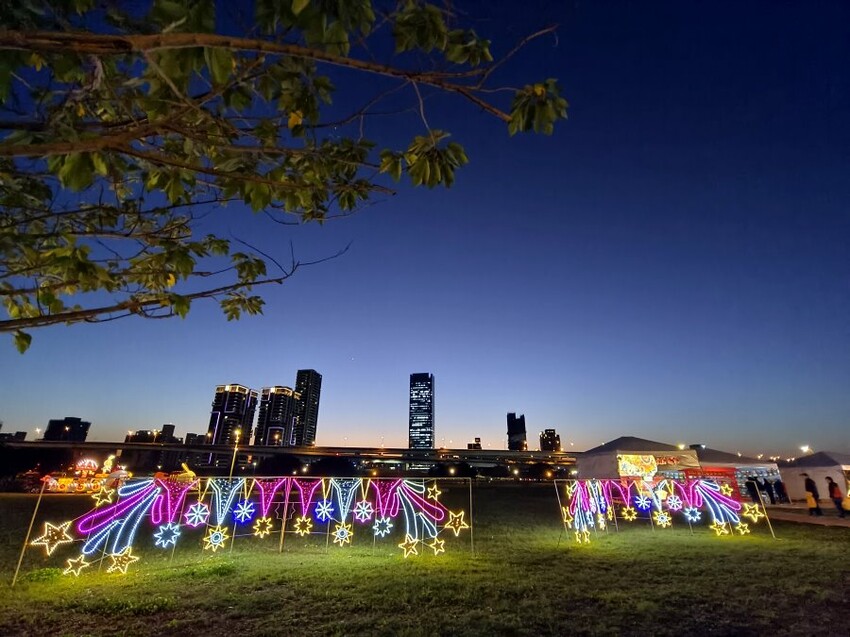 【2023新北燈會】8米高主燈太空兔超好拍!含交通停車、展演資訊!