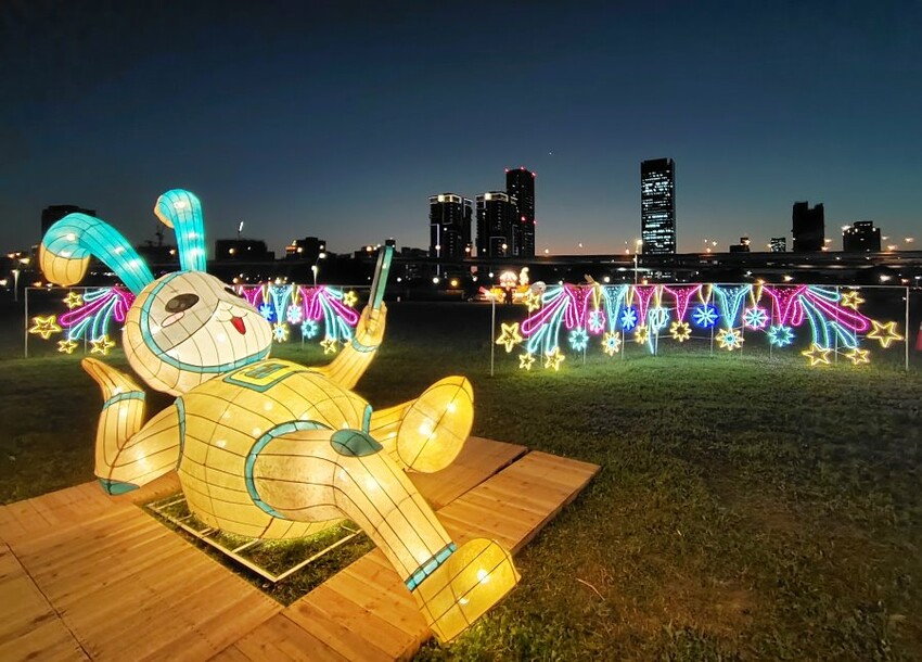 【2023新北燈會】8米高主燈太空兔超好拍!含交通停車、展演資訊!