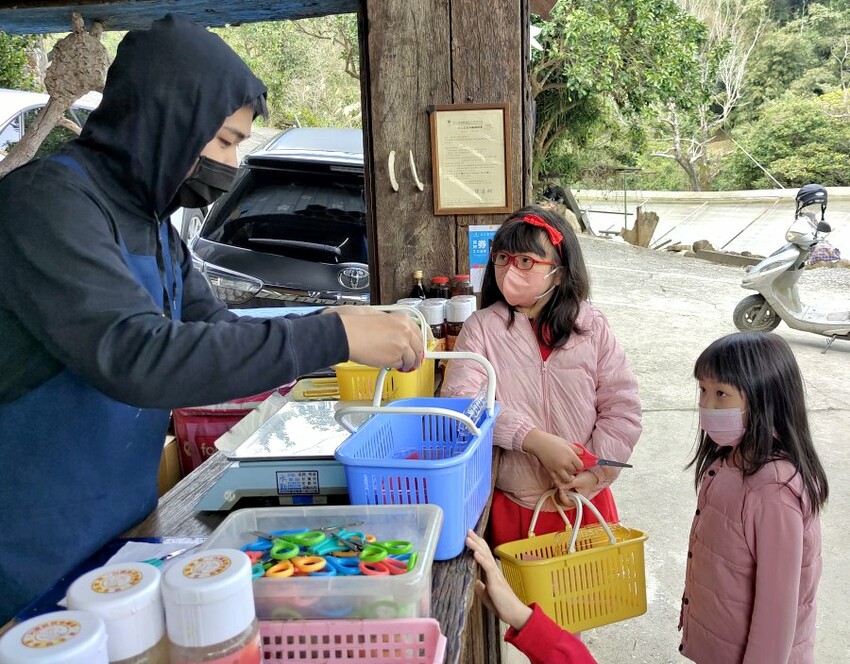 【台北內湖】東林草莓園．採草莓+果醬DIY+手繪鬆餅超促咪!