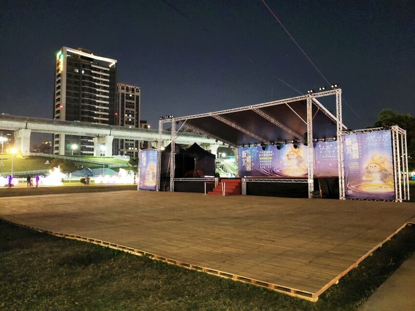 【2023新北燈會】8米高主燈太空兔超好拍!含交通停車、展演資訊!