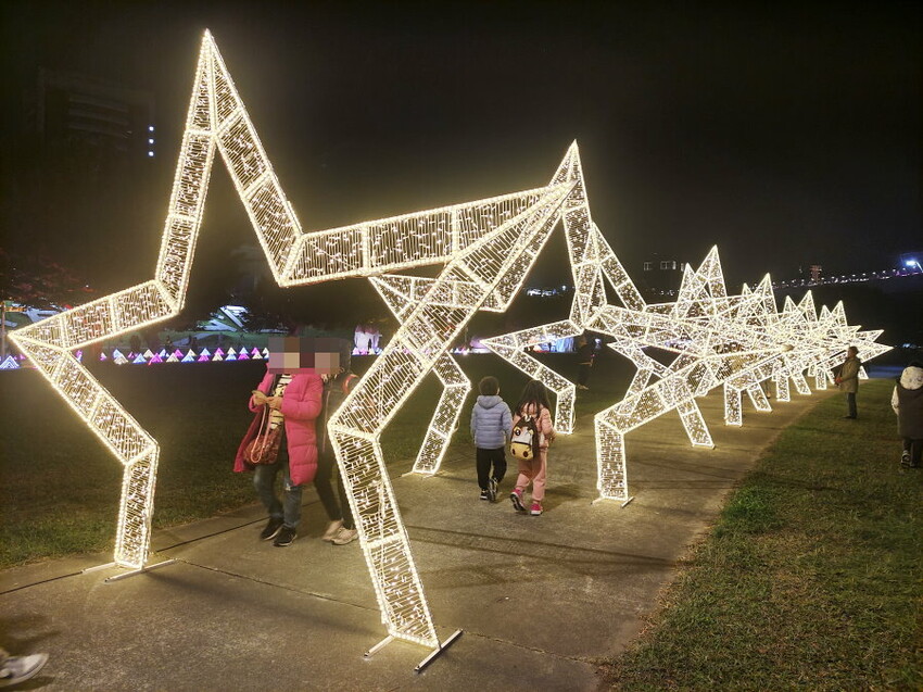 【2023新北燈會】8米高主燈太空兔超好拍!含交通停車、展演資訊!