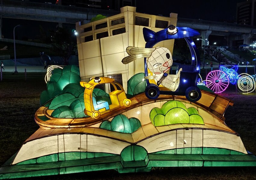 【2023新北燈會】8米高主燈太空兔超好拍!含交通停車、展演資訊!