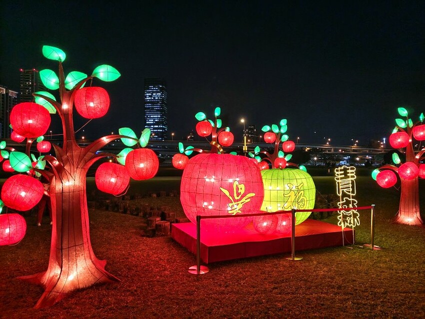 【2023新北燈會】8米高主燈太空兔超好拍!含交通停車、展演資訊!