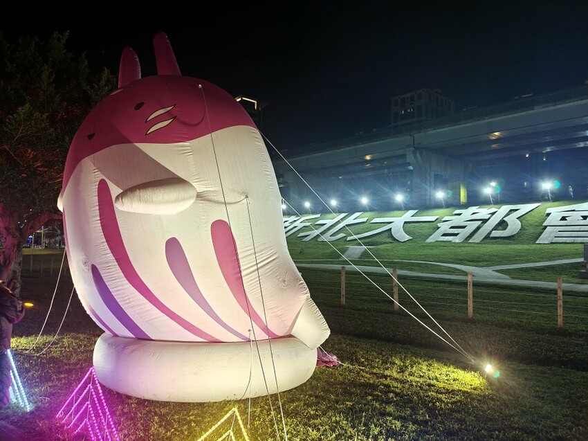 【2023新北燈會】8米高主燈太空兔超好拍!含交通停車、展演資訊!