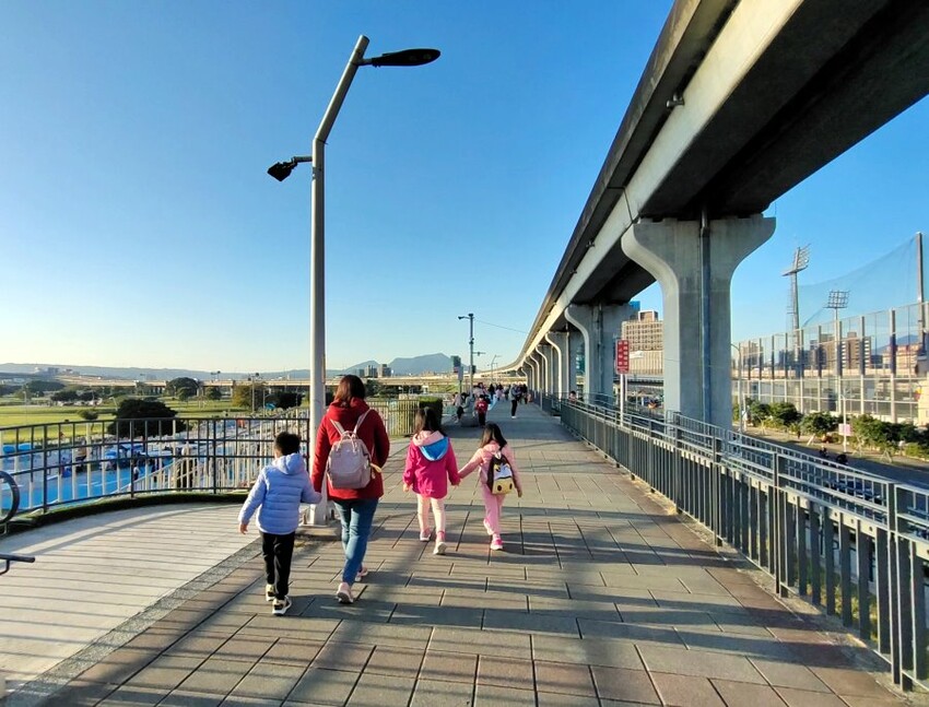 【2023新北燈會】8米高主燈太空兔超好拍!含交通停車、展演資訊!