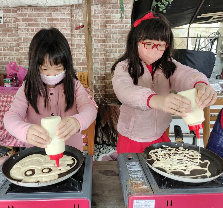 【台北內湖】東林草莓園．採草莓+果醬DIY+手繪鬆餅超促咪!
