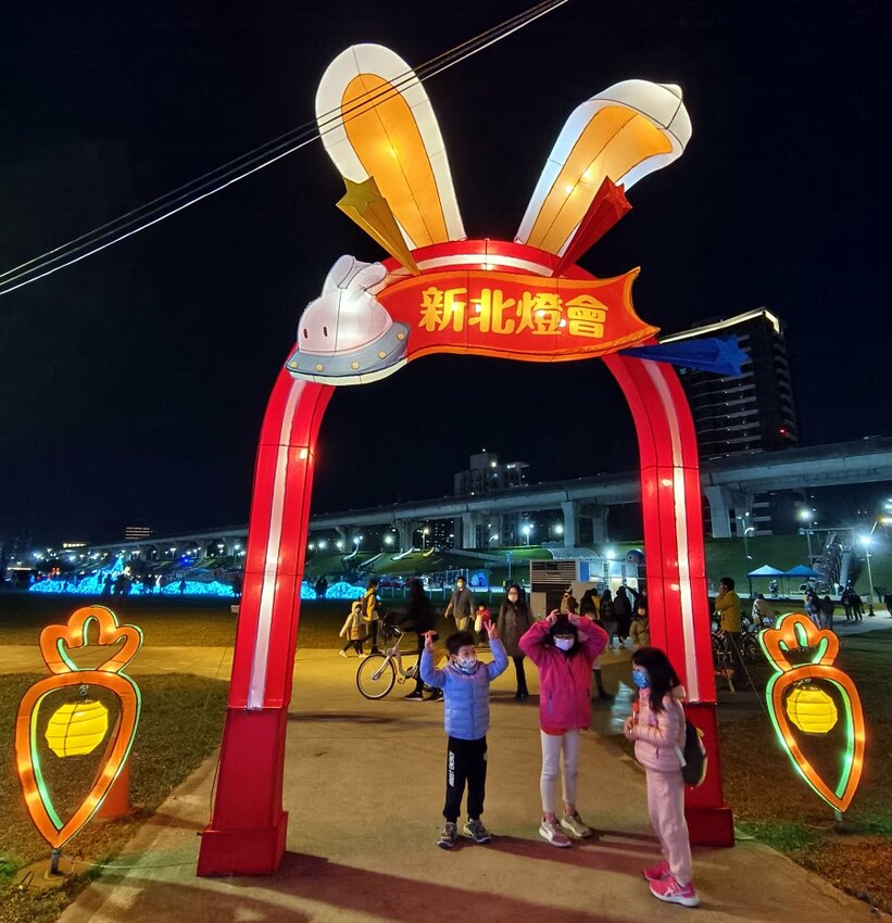 【2023新北燈會】8米高主燈太空兔超好拍!含交通停車、展演資訊!