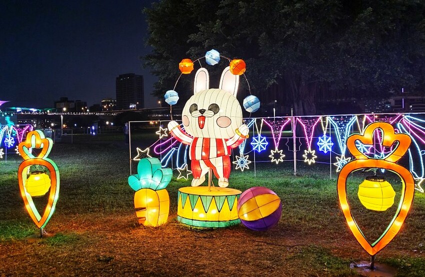 【2023新北燈會】8米高主燈太空兔超好拍!含交通停車、展演資訊!