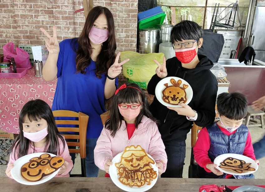 【台北內湖】東林草莓園．採草莓+果醬DIY+手繪鬆餅超促咪!