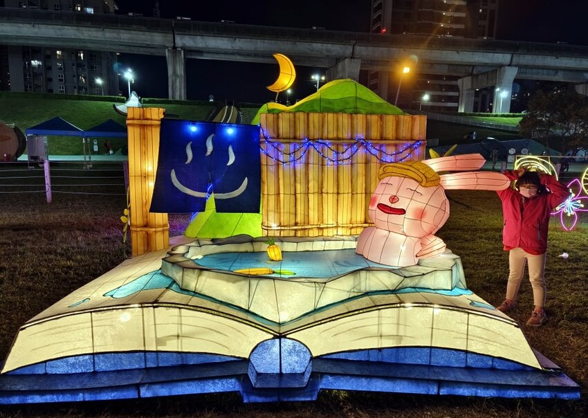 【2023新北燈會】8米高主燈太空兔超好拍!含交通停車、展演資訊!