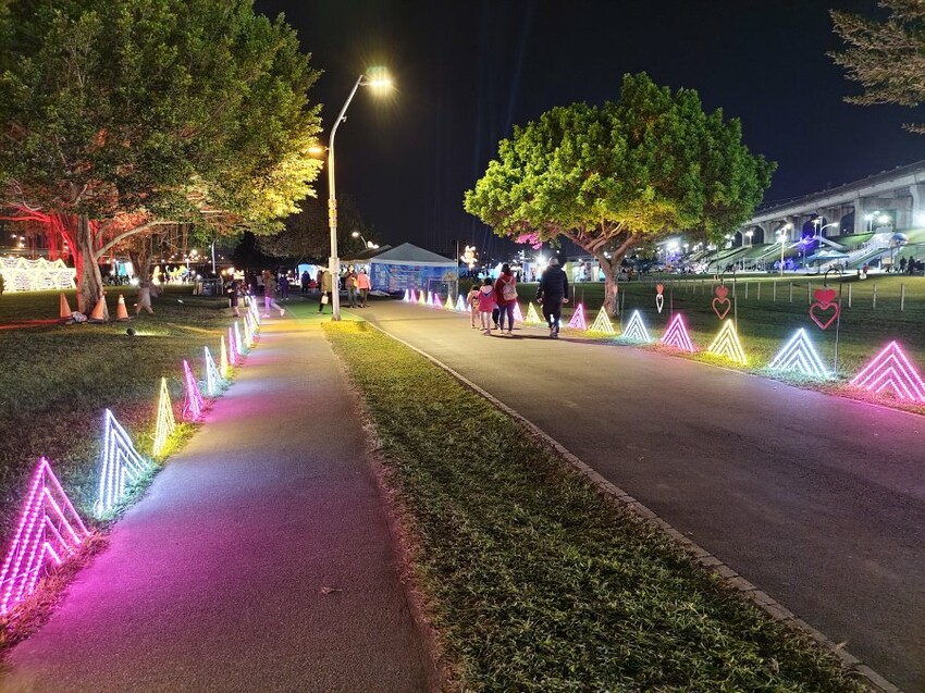 【2023新北燈會】8米高主燈太空兔超好拍!含交通停車、展演資訊!