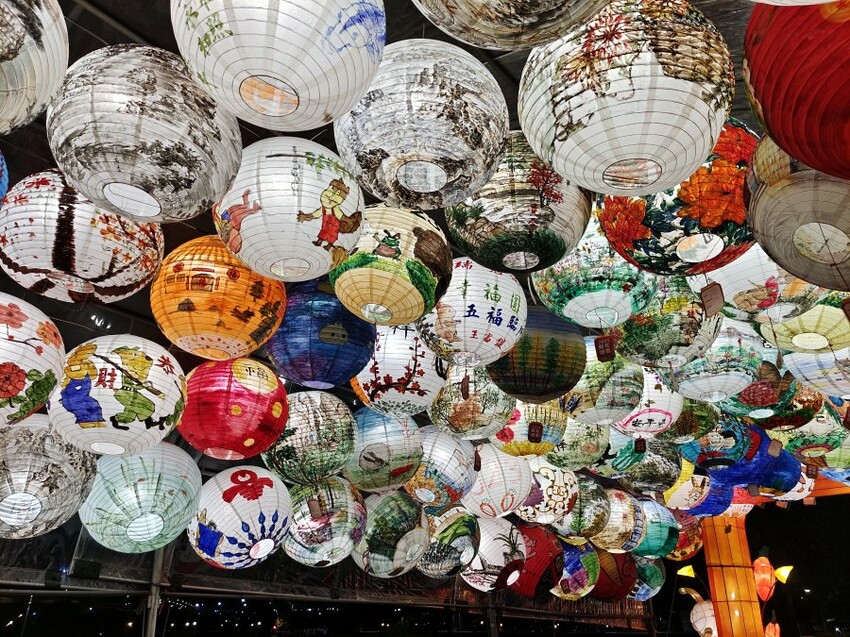 【2023新北燈會】8米高主燈太空兔超好拍!含交通停車、展演資訊!