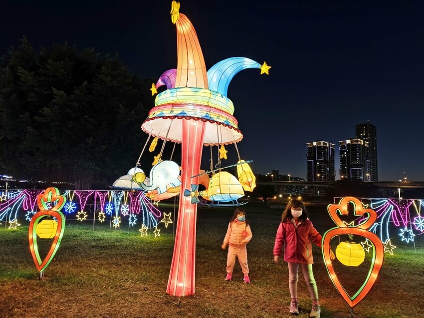 【2023新北燈會】8米高主燈太空兔超好拍!含交通停車、展演資訊!
