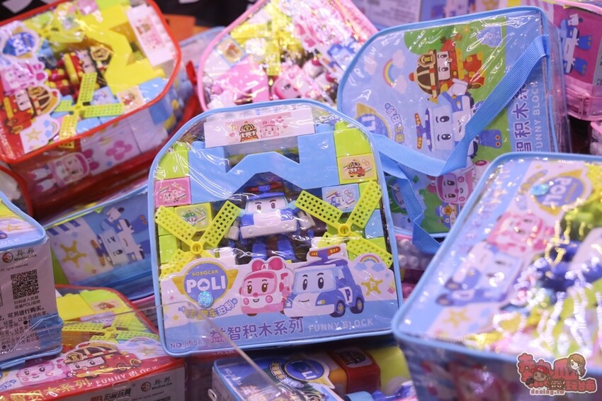 【台南娛樂】夾舖子遊樂園!復華夜市旁的24小時娃娃機店,讓你免費夾10次就是爽~ - 熱血玩台南。跳躍新世界